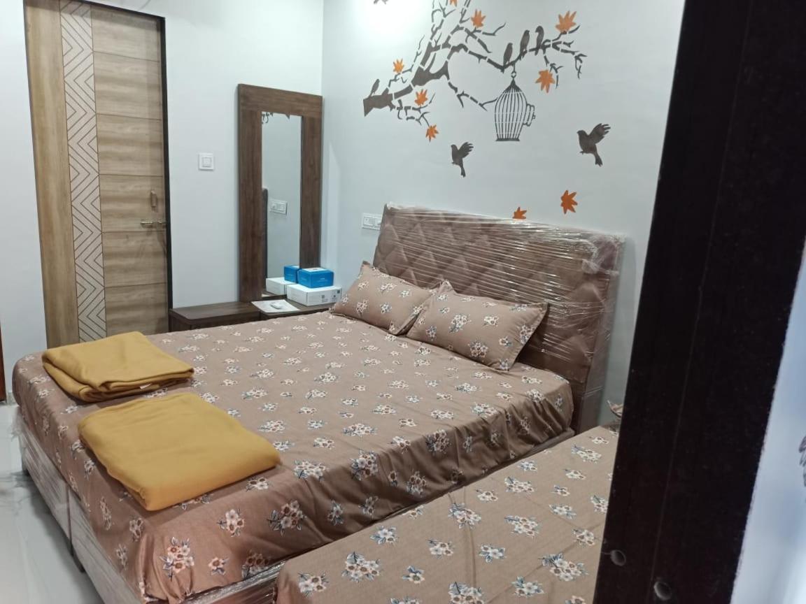 Honest Deluxe Room Garudeshwar Kültér fotó