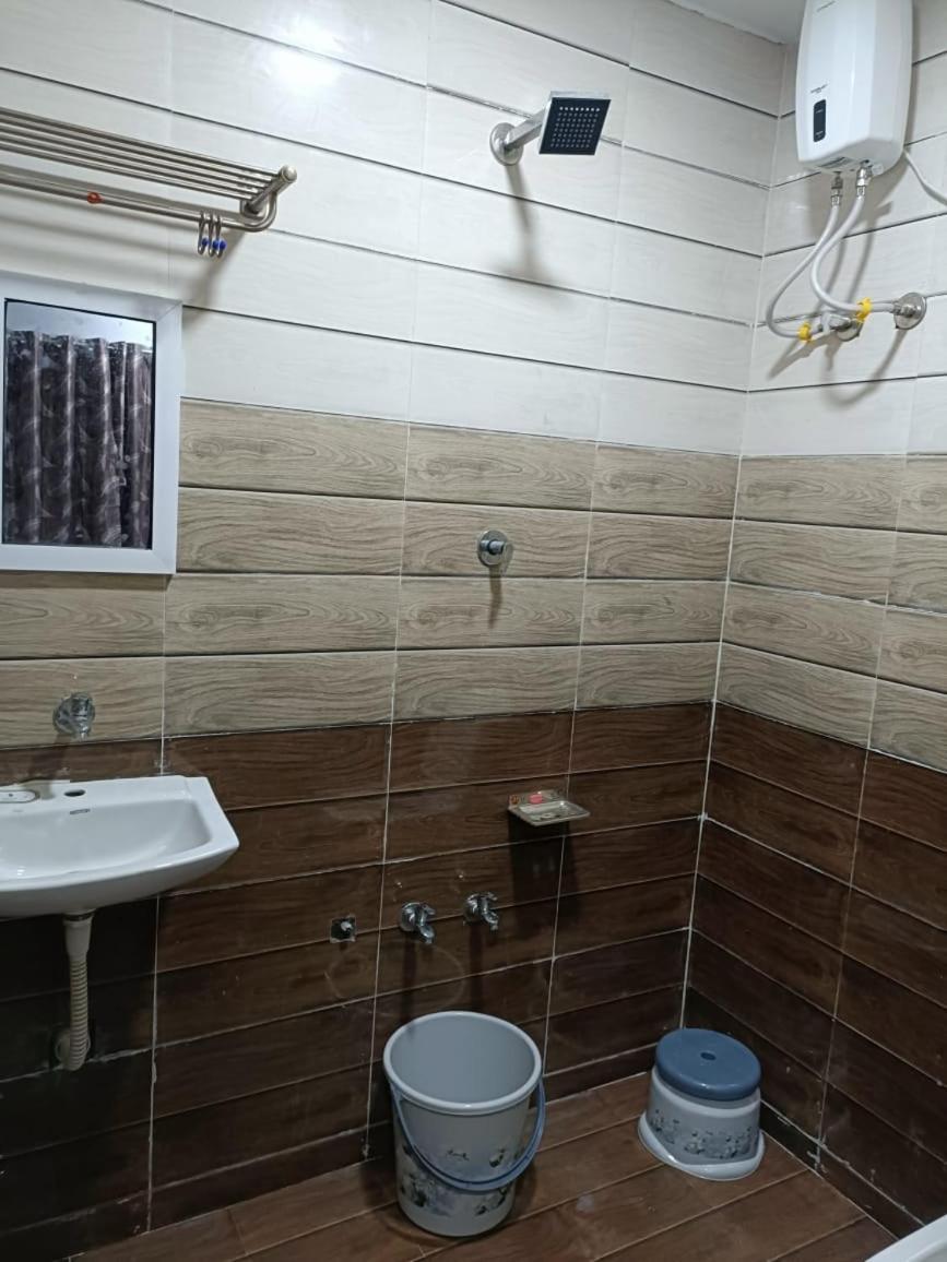 Honest Deluxe Room Garudeshwar Kültér fotó